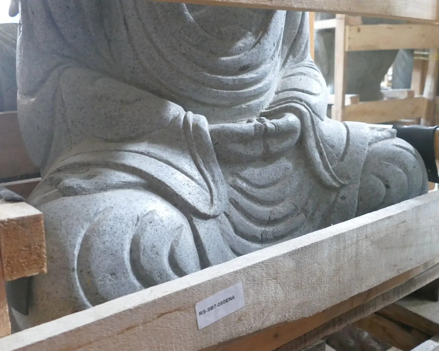  Product image 6 of the product “Seated Buddha made of high value riverstone with the hand gesture “meditation”, height 76cm. Stonemason’s work ”